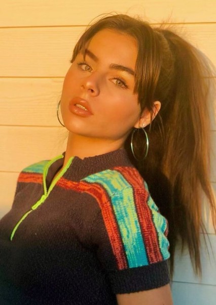 Ella Noel photo