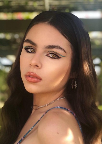 Ella Noel photo