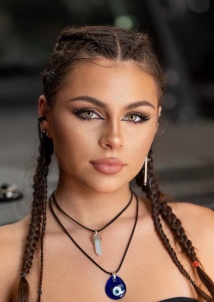Ella Noel photo