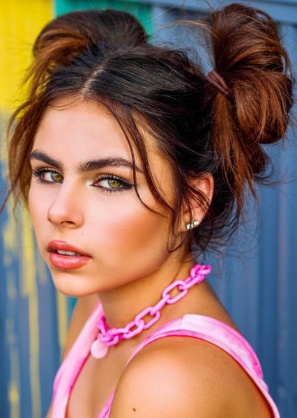 Ella Noel photo
