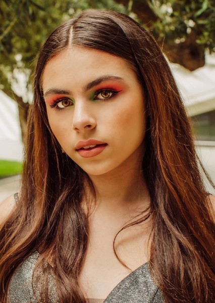 Ella Noel photo
