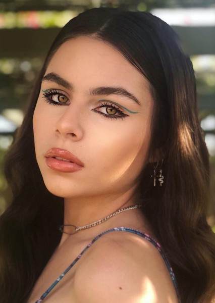 Ella Noel photo