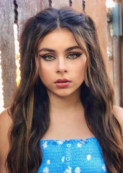Ella Noel photo