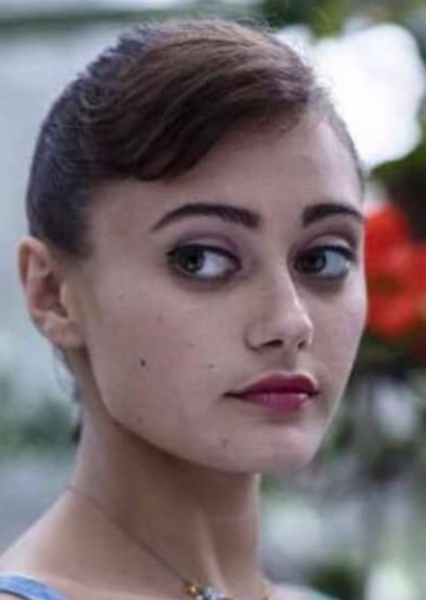 Ella Purnell photo