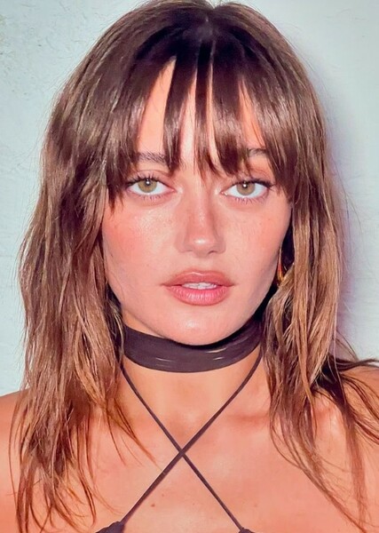 Ella Purnell photo