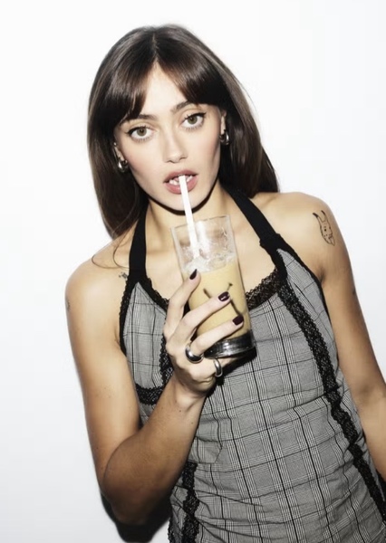 Ella Purnell photo