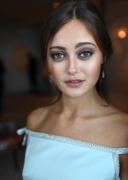 Ella Purnell photo