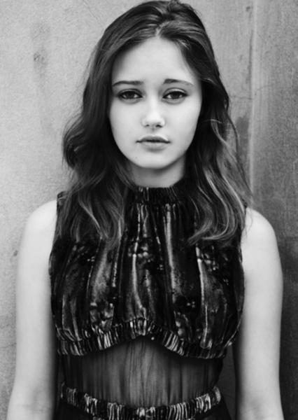 Ella Purnell photo
