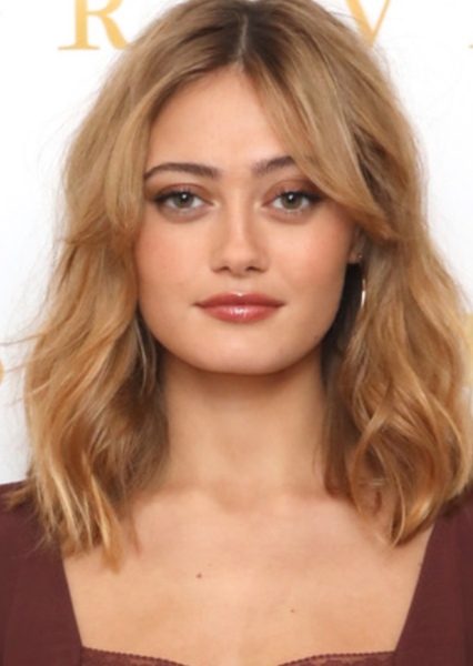 Ella Purnell photo