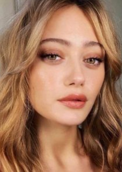 Ella Purnell photo