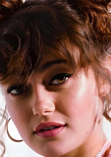 Ella Purnell photo