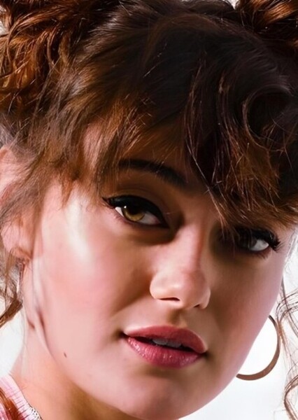 Ella Purnell photo