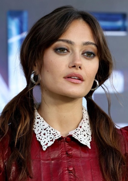 Ella Purnell photo