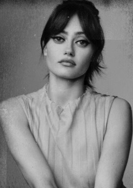 Ella Purnell photo