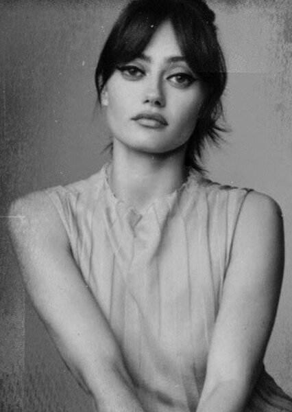 Ella Purnell photo