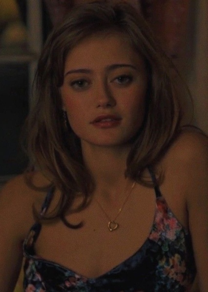 Ella Purnell photo