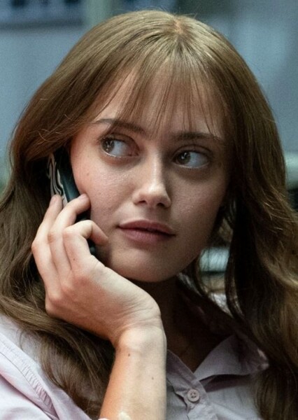 Ella Purnell photo