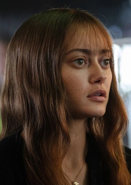 Ella Purnell photo