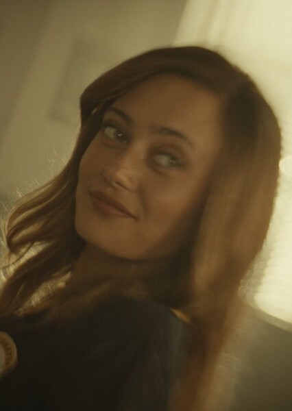 Ella Purnell photo