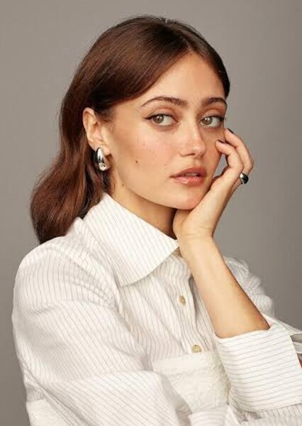 Ella Purnell photo