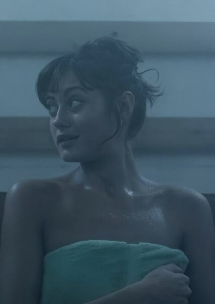 Ella Purnell photo