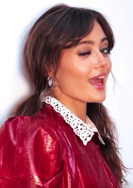 Ella Purnell photo