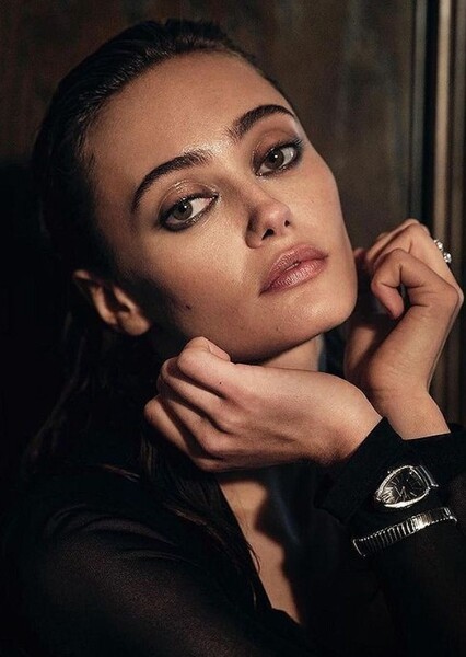 Ella Purnell photo