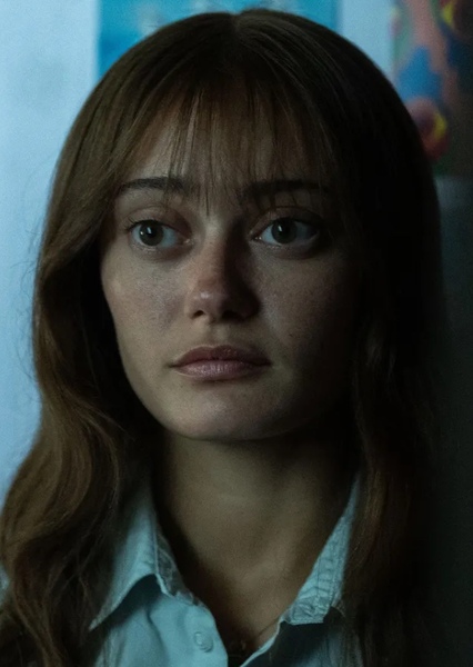 Ella Purnell photo