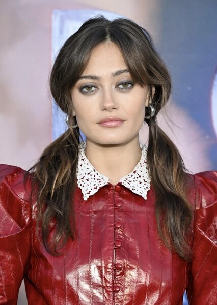 Ella Purnell photo