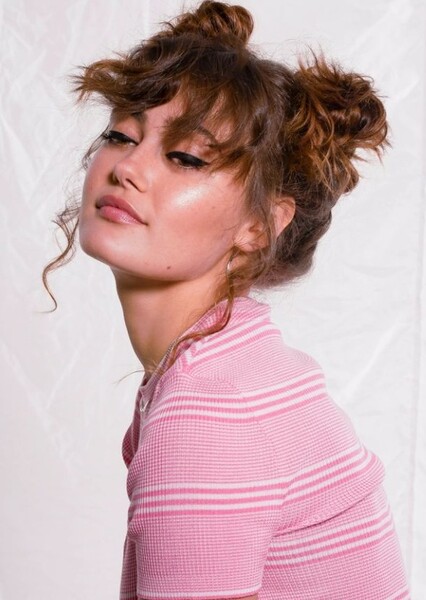 Ella Purnell photo
