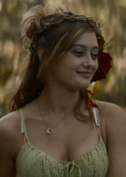 Ella Purnell