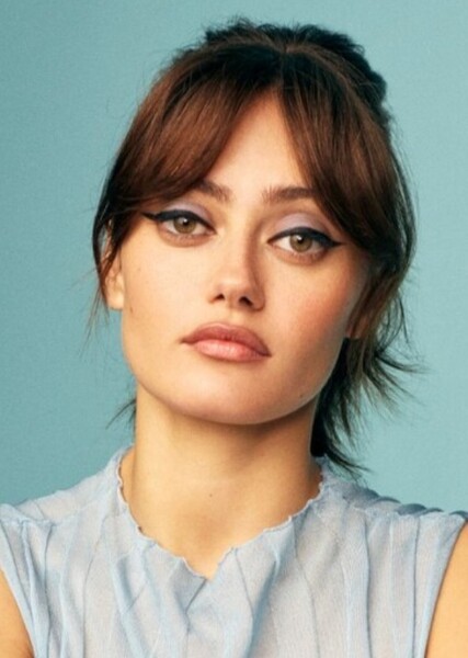 Ella Purnell photo