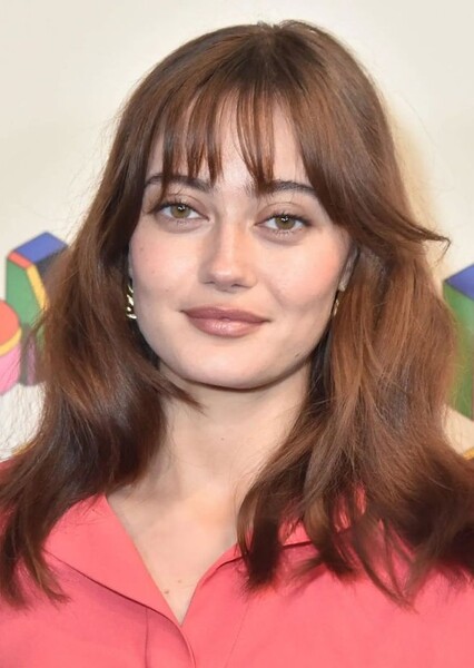 Ella Purnell photo