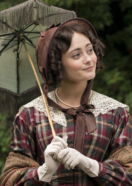 Ella Purnell photo