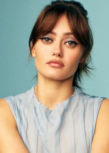 Ella Purnell photo