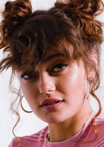 Ella Purnell photo