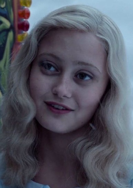 Ella Purnell