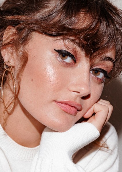 Ella Purnell photo