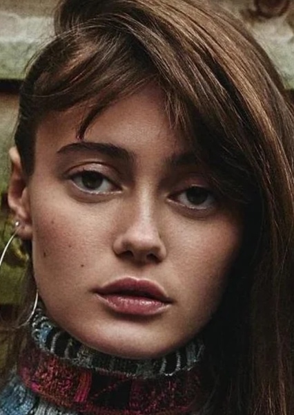 Ella Purnell photo