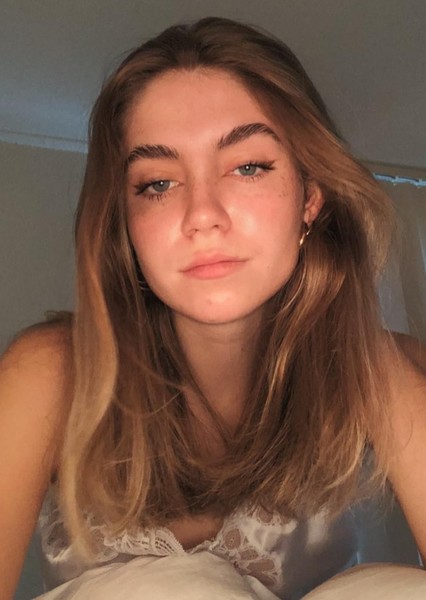 Ella Rene photo