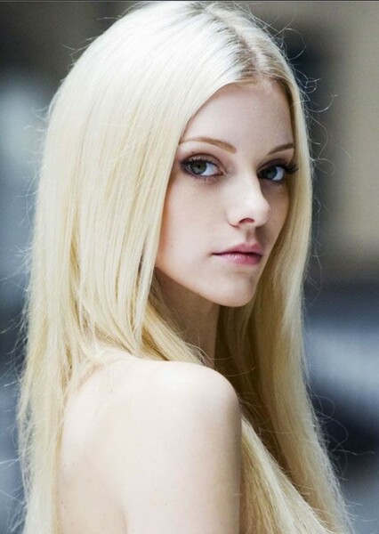 Elle Evans photo