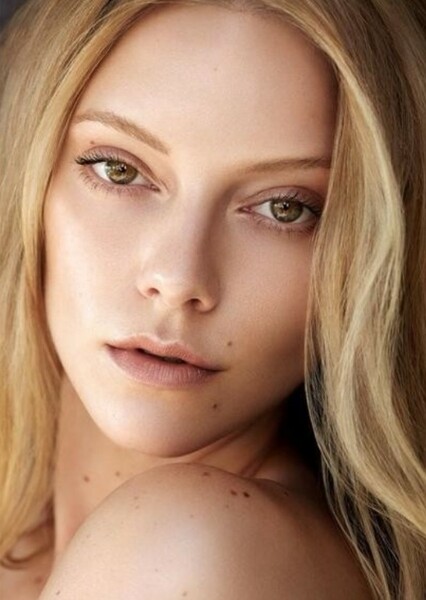 Elle Evans photo