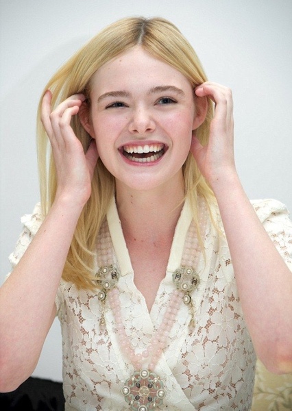 Elle Fanning photo
