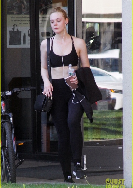 Elle Fanning photo