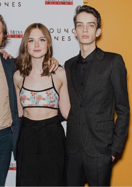 Elle Fanning and Kodi Smith-McPhee photo