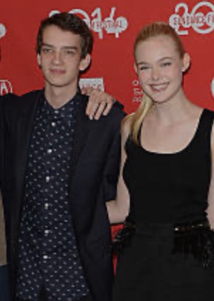 Elle Fanning and Kodi Smith-McPhee photo