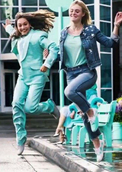 Elle Fanning and Maddie Ziegler