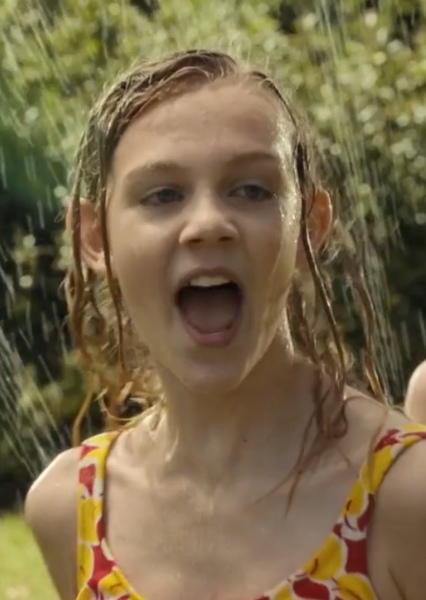 Elle Graham photo