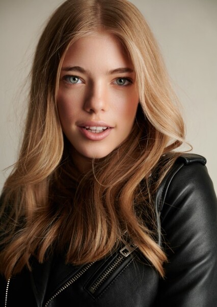 Elle McKinnon photo
