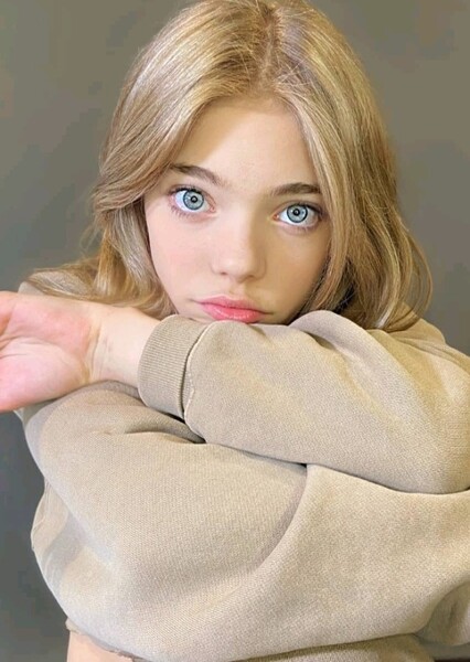 Elle McKinnon photo